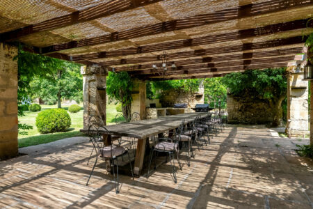 Grand domaine à Mauzens et Miremont photographié par Jean-Luc Renouil, photographe immobilier et pilote de drone en Dordogne.