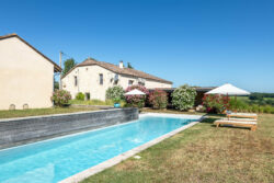 Immobilier Pellegrue 29 Maison d'artiste à Pellegrue photographiée par Jean-Luc Renouil, photographe immobilier et pilote de drone en Dordogne.