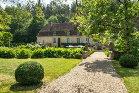Grand domaine à Mauzens et Miremont photographié par Jean-Luc Renouil, photographe immobilier et pilote de drone en Dordogne.