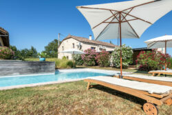 Immobilier Pellegrue 27 Maison d'artiste à Pellegrue photographiée par Jean-Luc Renouil, photographe immobilier et pilote de drone en Dordogne.