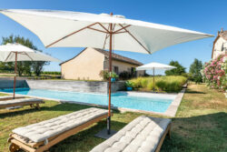 Immobilier Pellegrue 26 Maison d'artiste à Pellegrue photographiée par Jean-Luc Renouil, photographe immobilier et pilote de drone en Dordogne.