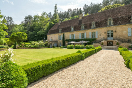 Grand domaine à Mauzens et Miremont photographié par Jean-Luc Renouil, photographe immobilier et pilote de drone en Dordogne.