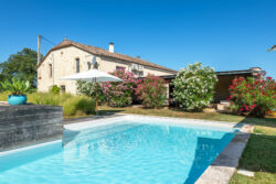 Immobilier Pellegrue 23 Maison d'artiste à Pellegrue photographiée par Jean-Luc Renouil, photographe immobilier et pilote de drone en Dordogne.