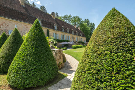 Grand domaine à Mauzens et Miremont photographié par Jean-Luc Renouil, photographe immobilier et pilote de drone en Dordogne.