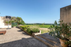 Immobilier Pellegrue 35 Maison d'artiste à Pellegrue photographiée par Jean-Luc Renouil, photographe immobilier et pilote de drone en Dordogne.