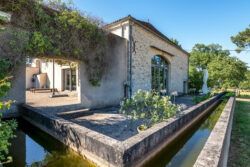 Immobilier Pellegrue 33 Maison d'artiste à Pellegrue photographiée par Jean-Luc Renouil, photographe immobilier et pilote de drone en Dordogne.