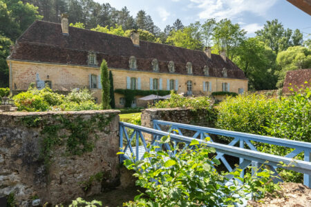 Grand domaine à Mauzens et Miremont photographié par Jean-Luc Renouil, photographe immobilier et pilote de drone en Dordogne.