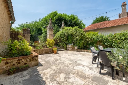 Maison de ville de caractère à Mussidan photographiée par Jean-Luc Renouil photographe immobilier et pilote de drone en Dordogne.