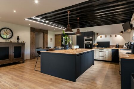 Maison contemporaine en bois photographié par Jean-Luc Renouil photographe immobilier et pilote de drone en Dordogne.