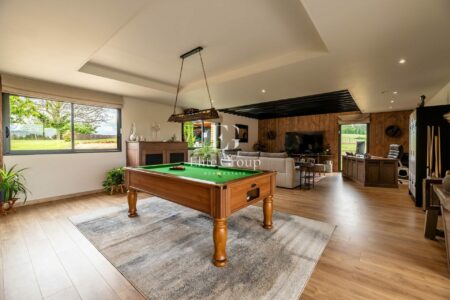 Maison contemporaine en bois photographié par Jean-Luc Renouil photographe immobilier et pilote de drone en Dordogne.
