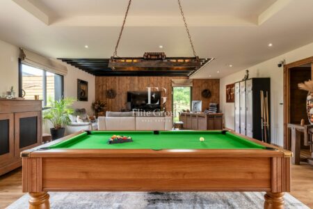 Maison contemporaine en bois photographié par Jean-Luc Renouil photographe immobilier et pilote de drone en Dordogne.