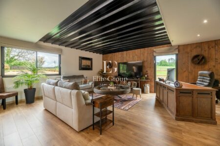 Maison contemporaine en bois photographié par Jean-Luc Renouil photographe immobilier et pilote de drone en Dordogne.