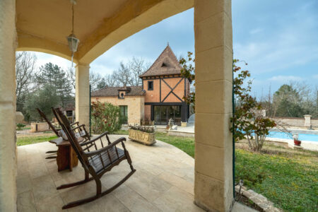 Immobilier Castelnaud 9 Maison en pierres à Castelnaud la Chapelle photographiée par Jean-Luc Renouil photographe immobilier professionnel et pilote de drone en Dordogne.