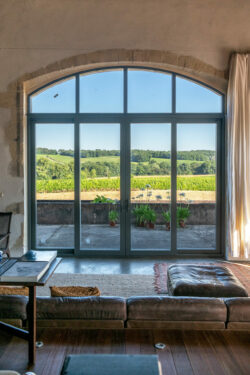 Immobilier Pellegrue 40 Maison d'artiste à Pellegrue photographiée par Jean-Luc Renouil, photographe immobilier et pilote de drone en Dordogne.