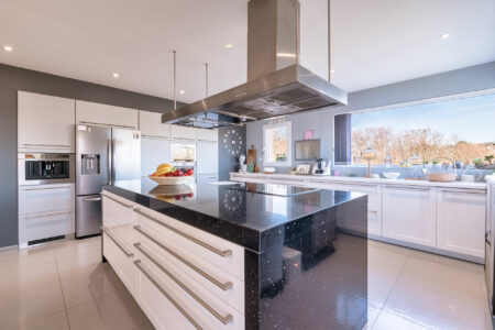 Immobilier Montignac 17 Magnifique villa surplombant Montignac Lascaux photographiée par Jean-Luc Renouil photographe immobilier et pilote de drone en Dordogne.