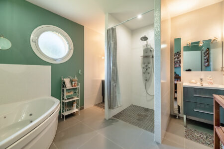 Immobilier Montignac 24 Magnifique villa surplombant Montignac Lascaux photographiée par Jean-Luc Renouil photographe immobilier et pilote de drone en Dordogne.