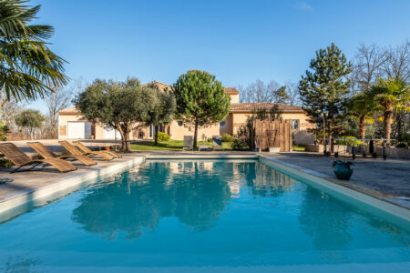 Immobilier Montignac 12 Magnifique villa surplombant Montignac Lascaux photographiée par Jean-Luc Renouil photographe immobilier et pilote de drone en Dordogne.