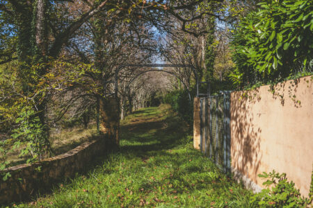 Maison atypique à Rouffignac photographiée par Jean-Luc Renouil, photographe immobilier et pilote de drone en Dordogne.