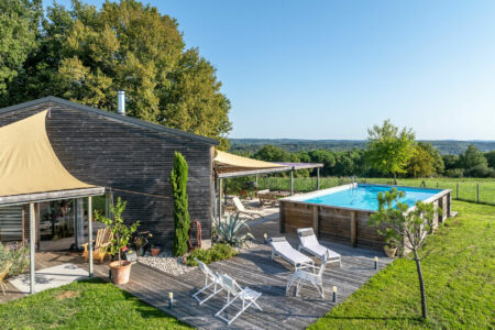 Maison en bois à Couze-Saint-Front photographiée par Jean-Luc Renouil, photographe et pilote de drone en Dordogne.