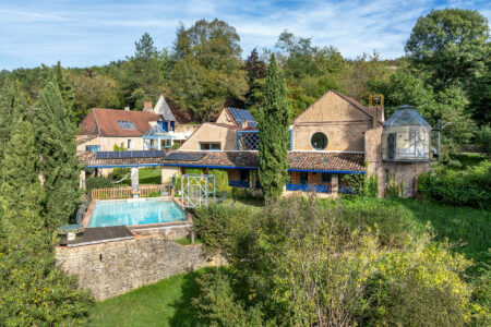 Maison atypique à Rouffignac photographiée par Jean-Luc Renouil, photographe immobilier et pilote de drone en Dordogne.