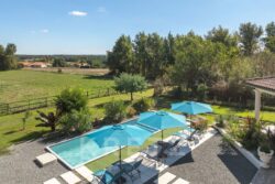 Superbe villa contemporaine photographiée par Jean-Luc Renouil, photographe immobilier et pilote de drone en Dordogne