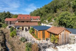 Propriété à Saint Vincent de Cosse photographiée par Jean-Luc Renouil, photographe immobilier et pilote de drone en Dordogne.