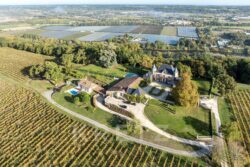 Château Picon à Eynesse photographié par Jean-Luc Renouil, photographe et pilote de drone en Dordogne.