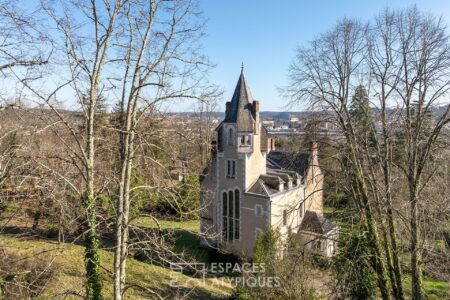 Demeure châtelaine à Chancelade photographiée par Jean-Luc Renouil, photographe et pilote de drone en Dordogne.