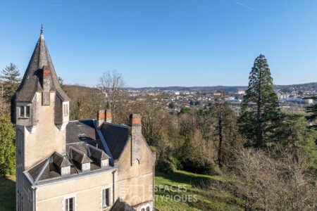 Demeure châtelaine à Chancelade photographiée par Jean-Luc Renouil, photographe et pilote de drone en Dordogne.