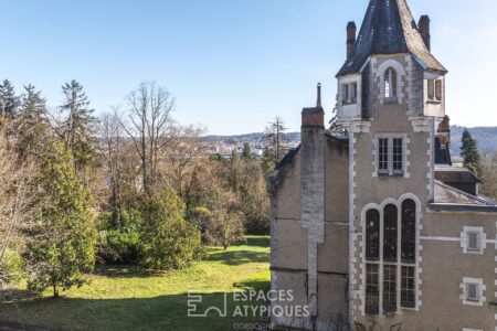 Demeure châtelaine à Chancelade photographiée par Jean-Luc Renouil, photographe et pilote de drone en Dordogne.