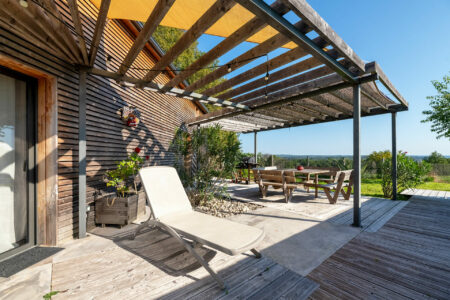 Maison en bois à Couze-Saint-Front photographiée par Jean-Luc Renouil, photographe et pilote de drone en Dordogne.