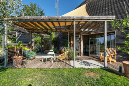 Maison en bois à Couze-Saint-Front photographiée par Jean-Luc Renouil, photographe et pilote de drone en Dordogne.