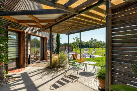 Maison en bois à Couze-Saint-Front photographiée par Jean-Luc Renouil, photographe et pilote de drone en Dordogne.