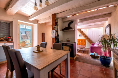 Maison atypique à Rouffignac photographiée par Jean-Luc Renouil, photographe immobilier et pilote de drone en Dordogne.