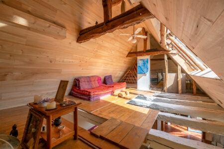 Maison atypique à Rouffignac photographiée par Jean-Luc Renouil, photographe immobilier et pilote de drone en Dordogne.