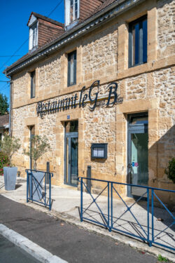 Restaurant le Grand Bleu de Sarlat la Canéda photographié par Jean-Luc Renouil, photographe immobilier et pilote de drone en Dordogne.