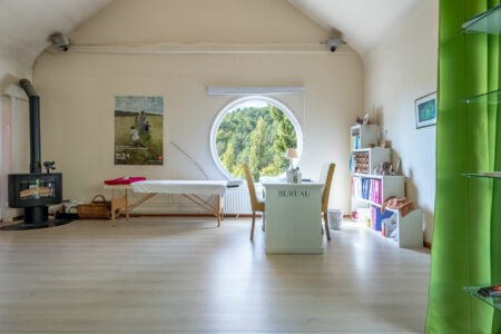 Maison atypique à Rouffignac photographiée par Jean-Luc Renouil, photographe immobilier et pilote de drone en Dordogne.
