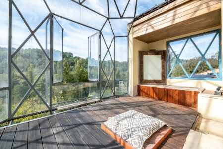 Maison atypique à Rouffignac photographiée par Jean-Luc Renouil, photographe immobilier et pilote de drone en Dordogne.