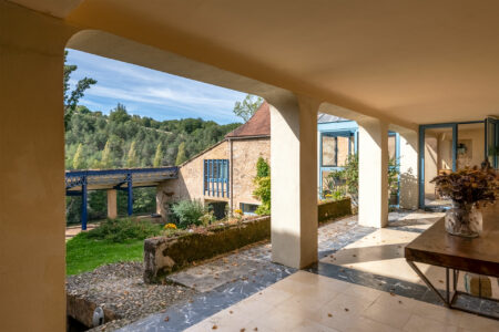 Maison atypique à Rouffignac photographiée par Jean-Luc Renouil, photographe immobilier et pilote de drone en Dordogne.
