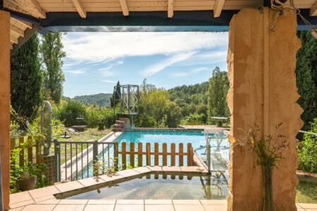 Maison atypique à Rouffignac photographiée par Jean-Luc Renouil, photographe immobilier et pilote de drone en Dordogne.