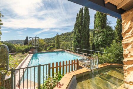 Maison atypique à Rouffignac photographiée par Jean-Luc Renouil, photographe immobilier et pilote de drone en Dordogne.