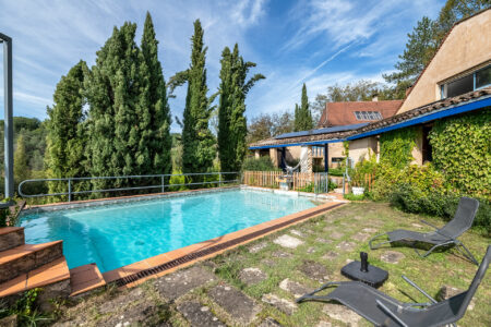 Maison atypique à Rouffignac photographiée par Jean-Luc Renouil, photographe immobilier et pilote de drone en Dordogne.