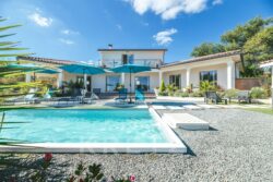 Superbe villa contemporaine photographiée par Jean-Luc Renouil, photographe immobilier et pilote de drone en Dordogne