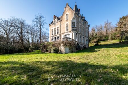 Demeure châtelaine à Chancelade photographiée par Jean-Luc Renouil, photographe et pilote de drone en Dordogne.