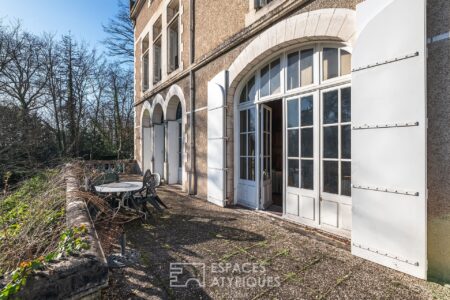 Demeure châtelaine à Chancelade photographiée par Jean-Luc Renouil, photographe et pilote de drone en Dordogne.