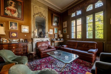 Demeure châtelaine à Chancelade photographiée par Jean-Luc Renouil, photographe et pilote de drone en Dordogne.