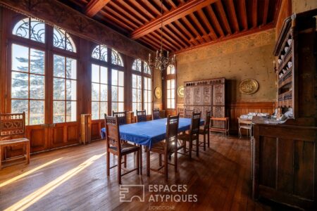 Demeure châtelaine à Chancelade photographiée par Jean-Luc Renouil, photographe et pilote de drone en Dordogne.