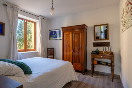 Maison périgourdine contemporaine photographiée pour LEGGETT par Jean-Luc Renouil, photographe immobilier et pilote de drone en Dordogne.