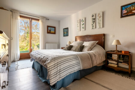 Maison périgourdine contemporaine photographiée pour LEGGETT par Jean-Luc Renouil, photographe immobilier et pilote de drone en Dordogne.
