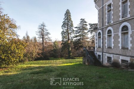 Demeure châtelaine à Chancelade photographiée par Jean-Luc Renouil, photographe et pilote de drone en Dordogne.